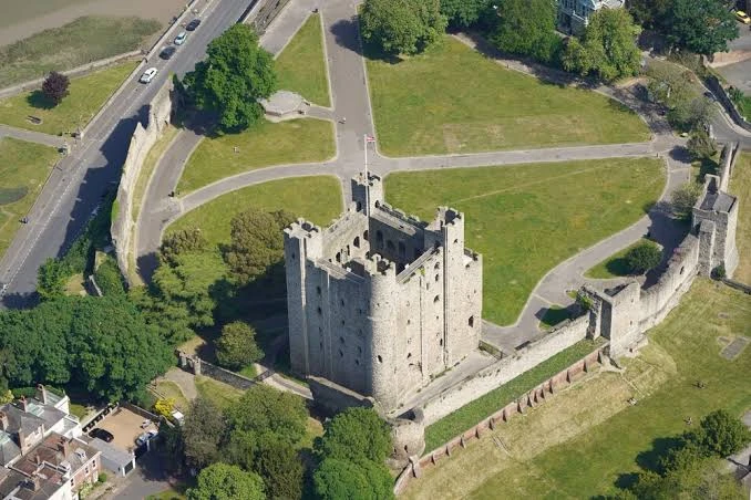 Van hire in Chatham near Rochester Castle